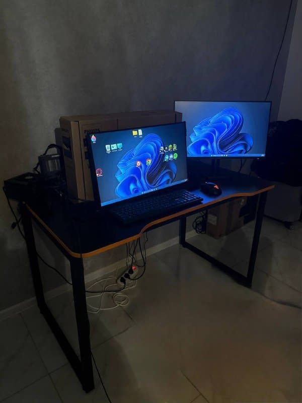 Компьютерный стол, кресло