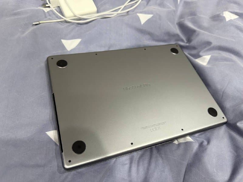 MacBook Pro M1 Pro 14inch 16/512 с зарядкой и кабелем MagSafe 4
