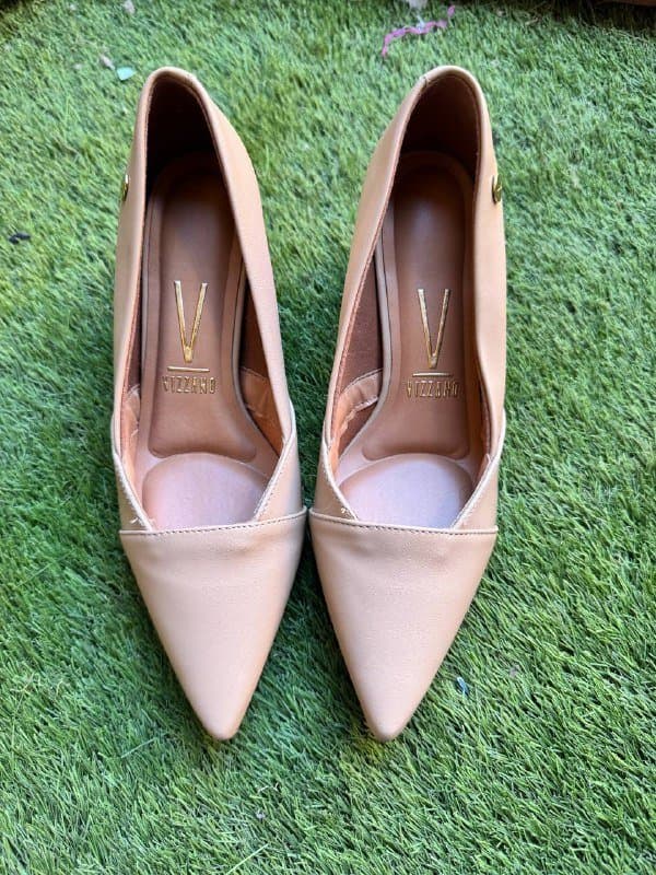 Бежевые женские туфли на устойчивом каблуке, размер 36