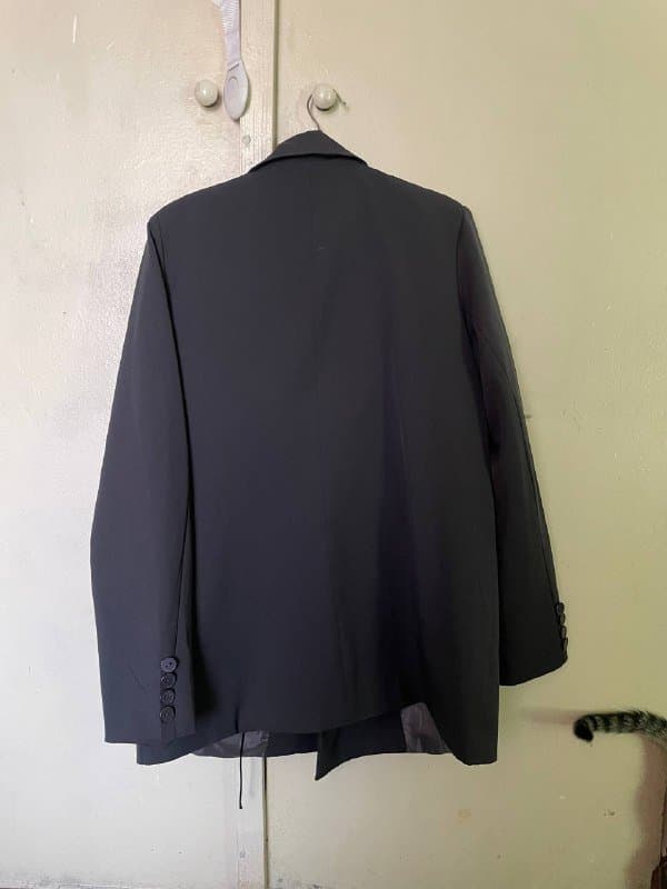 Куртка кожаная, жилетка бордовая, женский костюм серый 6