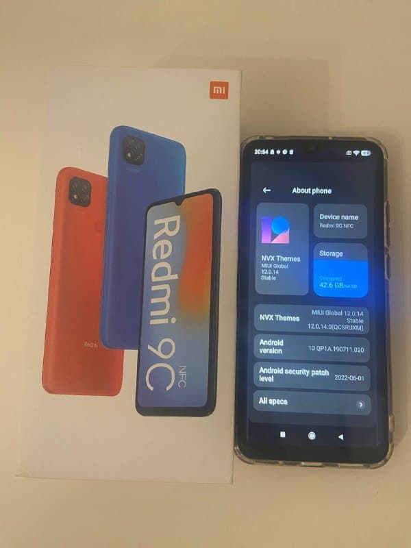 Телефон Xiaomi Redmi 9C NFC с двумя чехлами