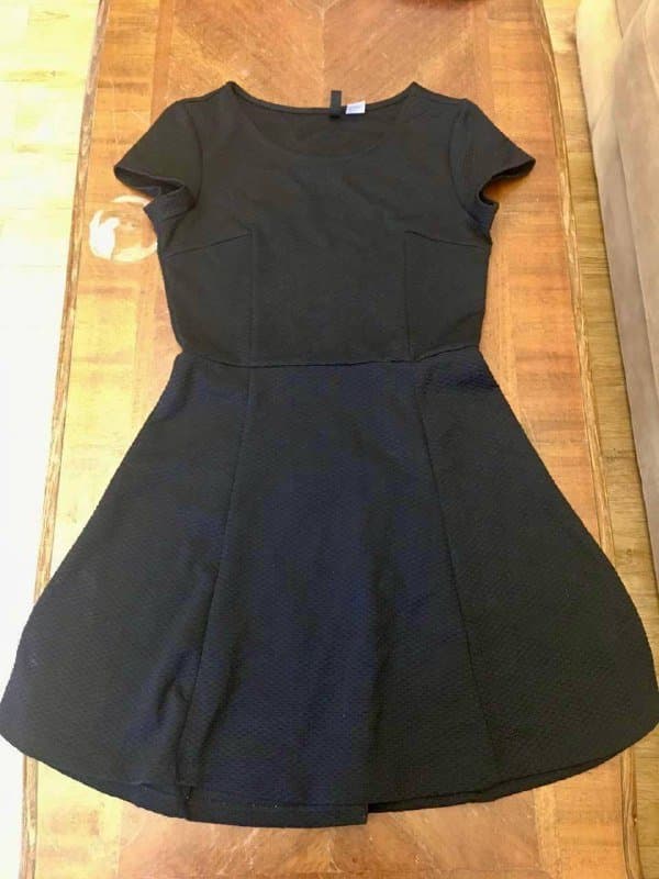 Фиолетовая юбка, юбка с маками, красная рубашка, юбка с цветочками, полосатое платье, черное кружевное платье, короткое черное платье 9