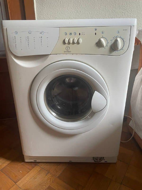 Стиральная машина Indesit W642TX б/у