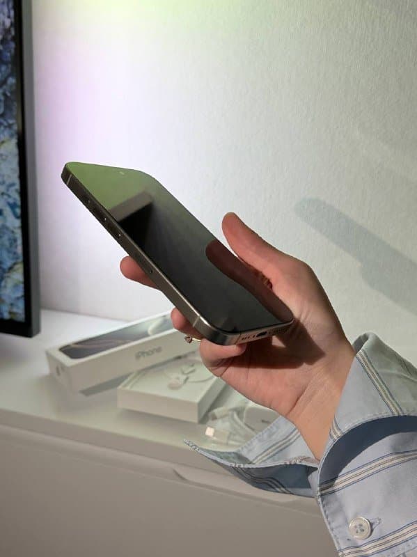 iPhone 16 Pro 256 GB, Natural Titanium, Sim+Esim 4