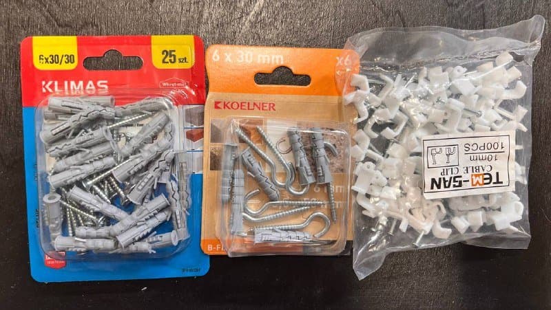 Сифон, малярный валик, ванночка, шпатель, щетка, краска, грунтовка, шурупы, крепления, спрей 8