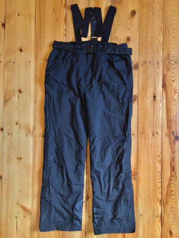 Насос велосипедный, фонарь, сумка, плавки, горнолыжные штаны, карабин с компасом 8