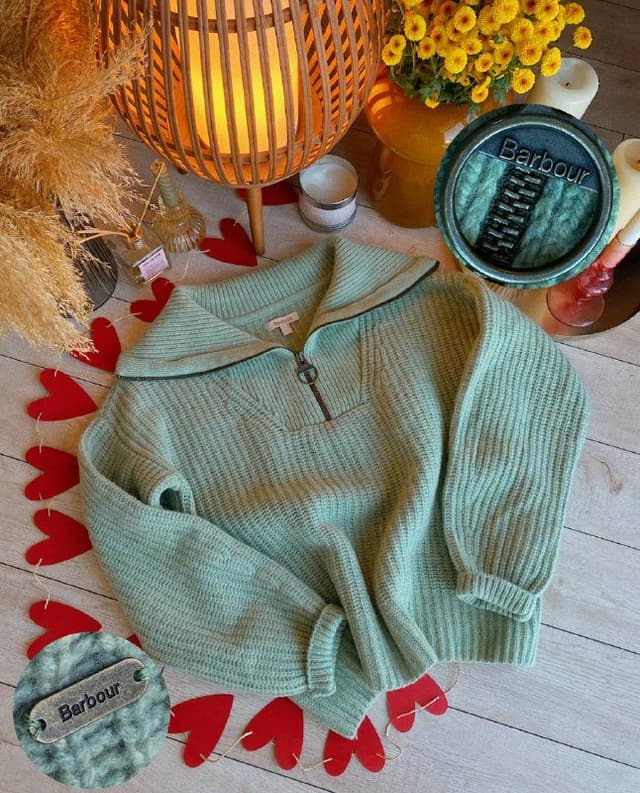 Шерстяной свитер, стеганая женская курточка, вощеная шляпка