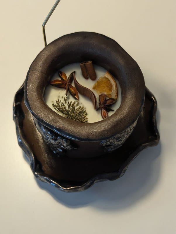 Свеча ручной работы с лошадками 2