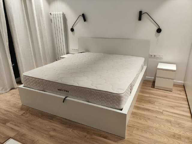 Кровать 200x180 с подъемным механизмом и матрасом, 2 тумбочки