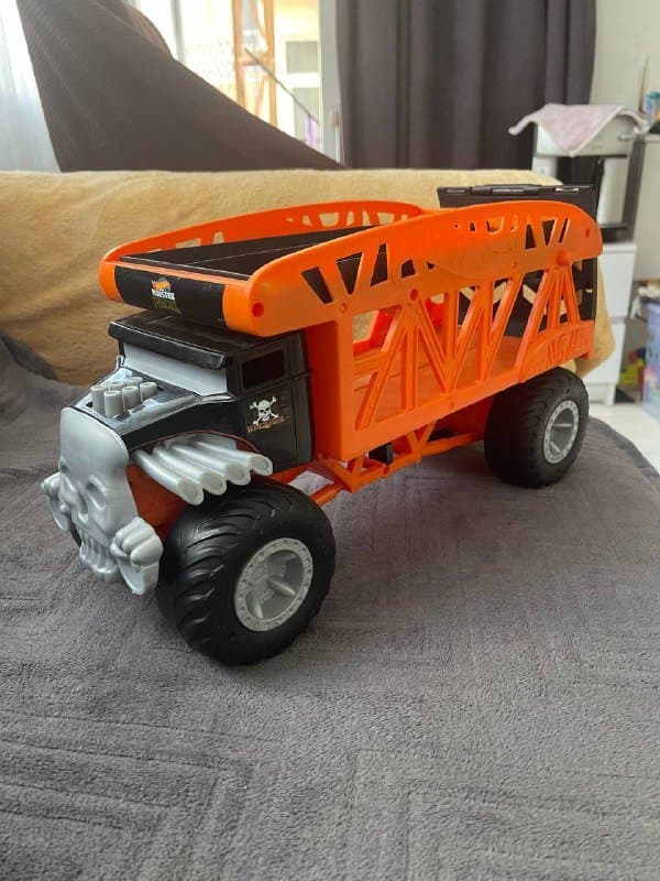 Игрушечный грузовик Hot Wheels