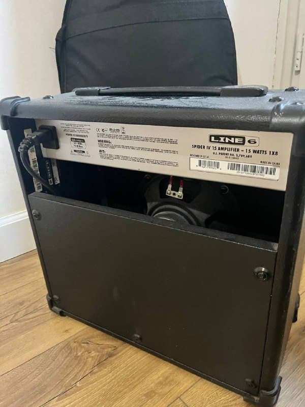 Line 6 Spider IV Amplifier, Бас гитара с чехлом 3