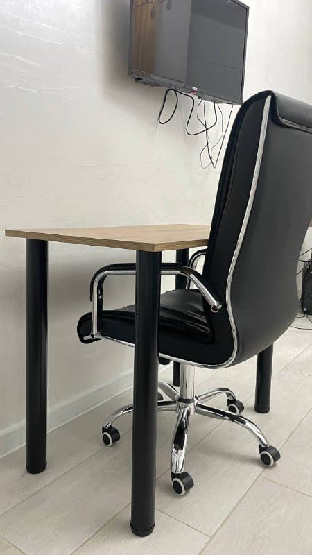 Рабочий стол и стул 1