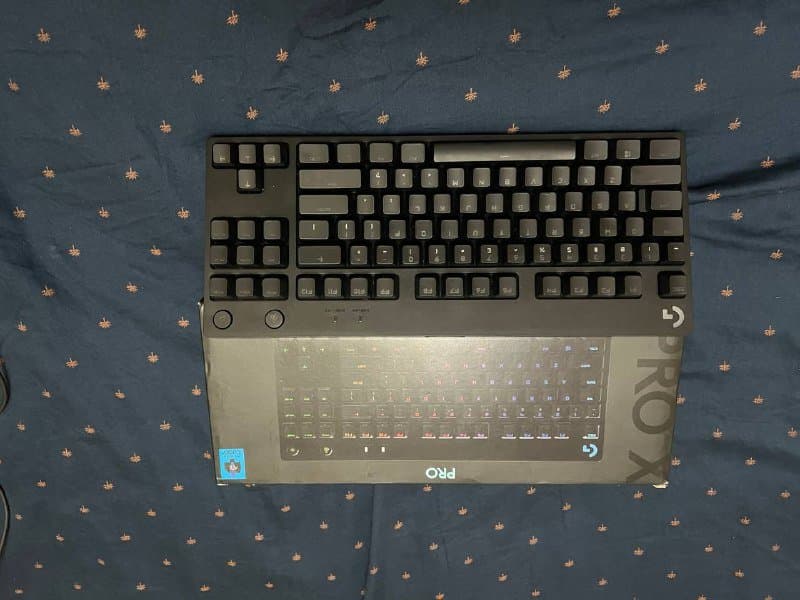 Механическая клавиатура Logitech G PRO X, игровые коврики Varmilo 1