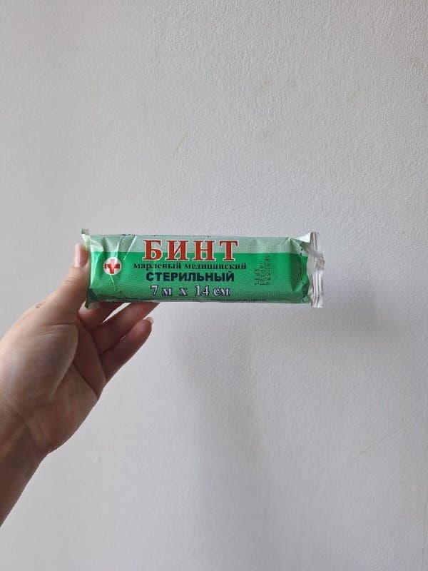 платье Zolla, блестящий свитер, бинты, очки 6