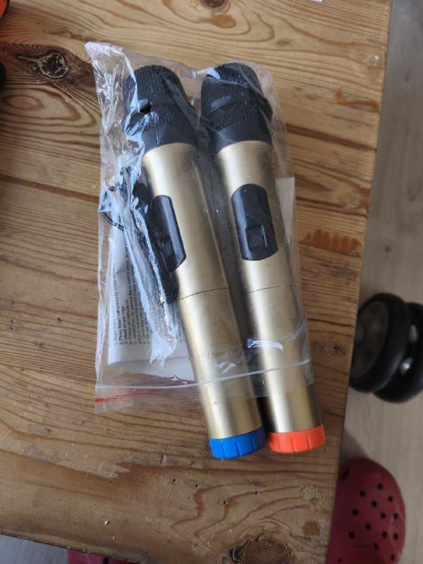 Колонка со встроенным аккумулятором, 2 микрофона 5