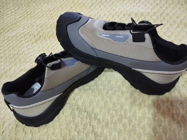 Мужские новые кроссовки 41 размер