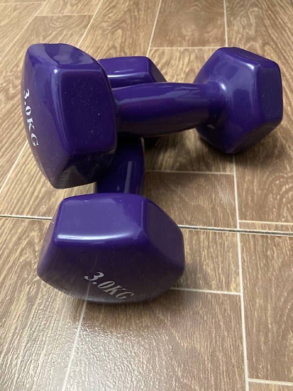 гантели 3 кг, двухсторонние шарфы, флисовая шляпа, массажер для шеи, учебники по английскому