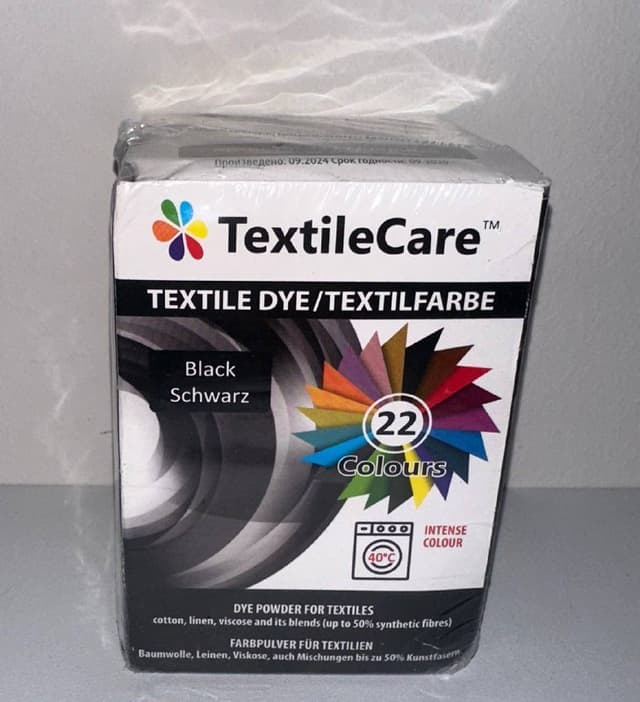Краска для одежды черного цвета