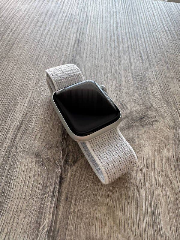 Apple Watch SE 2 44mm Silver, ремешки
