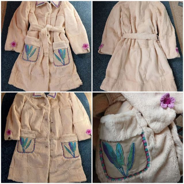 Пальто из натурального меха с аппликацией и цветами