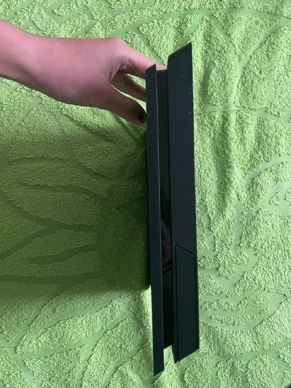 PlayStation 4 slim с проводами и играми 4