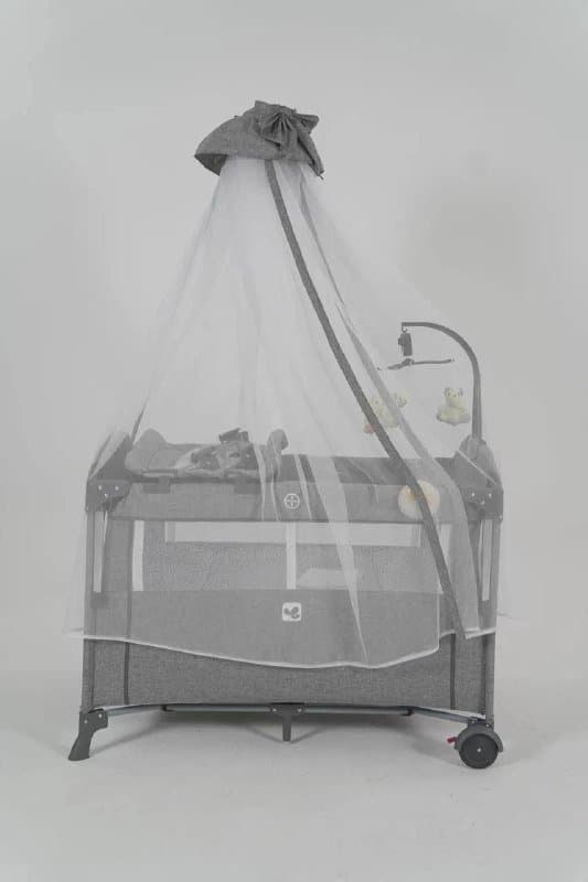 Манеж-кроватка с матрасом и подвесной игрушкой