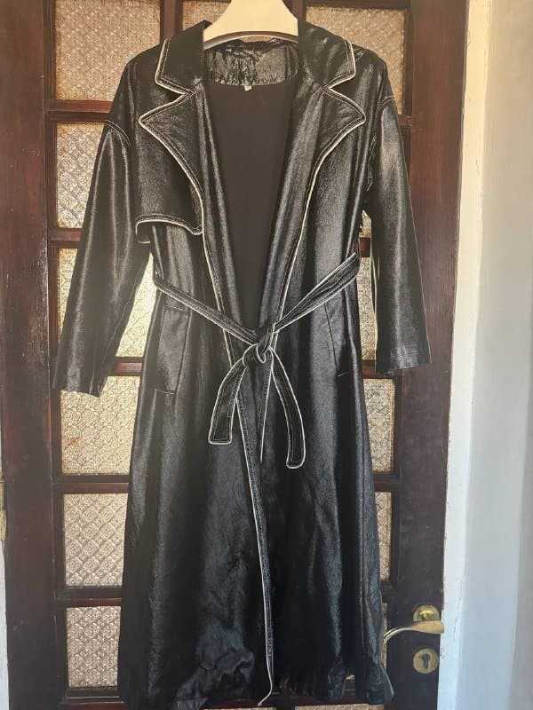 Женский плащ oversize черного цвета