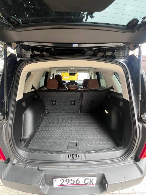 Ford Bronco черный SUV с салоном и багажником 8