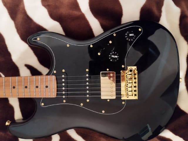 электрогитара JET JS-400