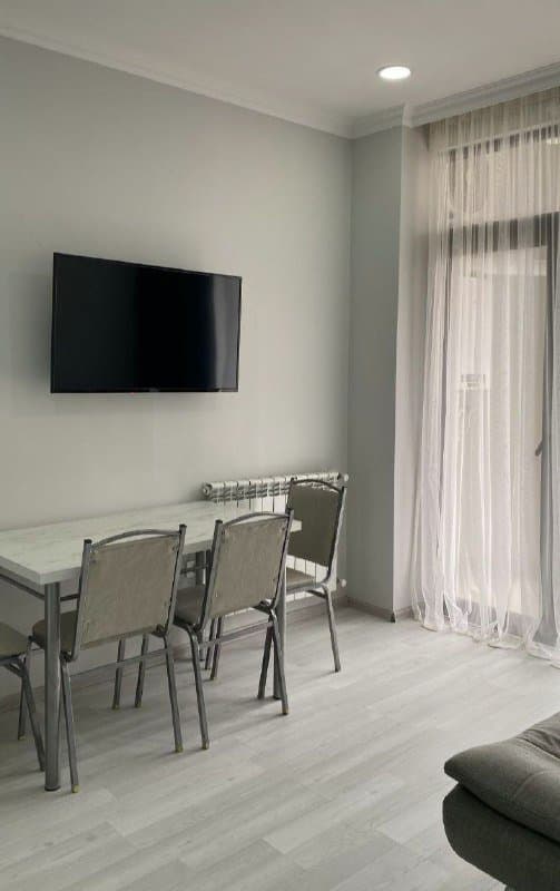 Стол 120×70см и 4 металлических стула