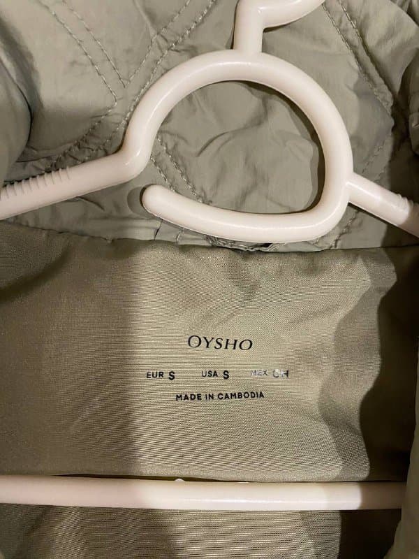 Стеганая куртка OYSHO оливковая размер S 3