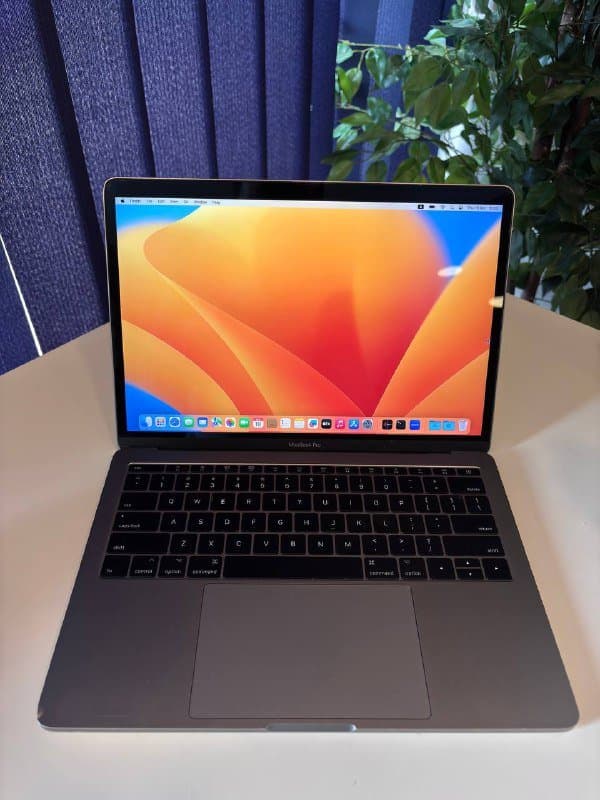 Macbook Pro 2017 i5 8/128 GB
