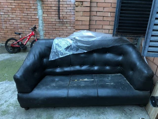 Кожаный диван под реставрацию