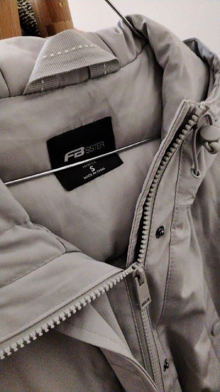 Зимняя куртка парка светло-серая размер S 2