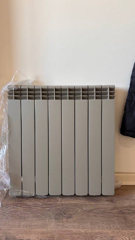Батарея отопительная на 8 секций новая 2