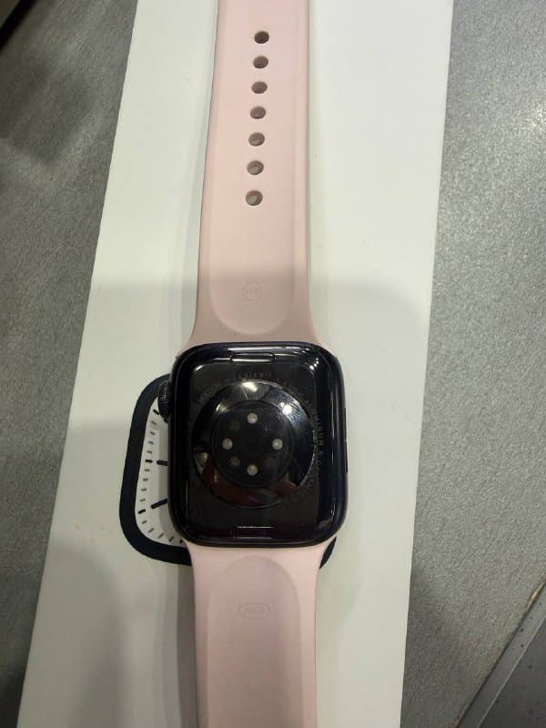 Apple Watch 7 41 мм, чехлы на iPhone 16 Pro Max 3