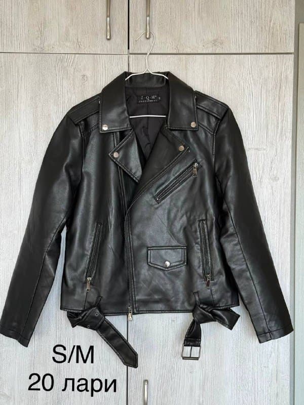Кожаная куртка, джинсовая куртка, топ, рубашка, джинсы 2 пары