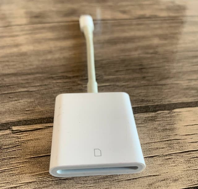 Оригинальный переходник Apple для карты памяти