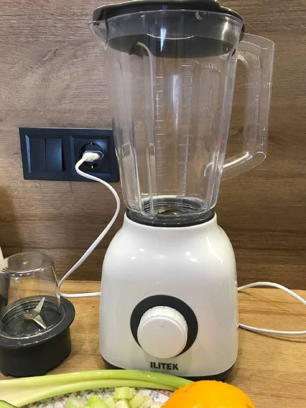 Блендер мощностью 800 Вт