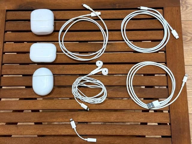 Зарядки Apple, наушники Apple и другие, переходник lightning-mini jack