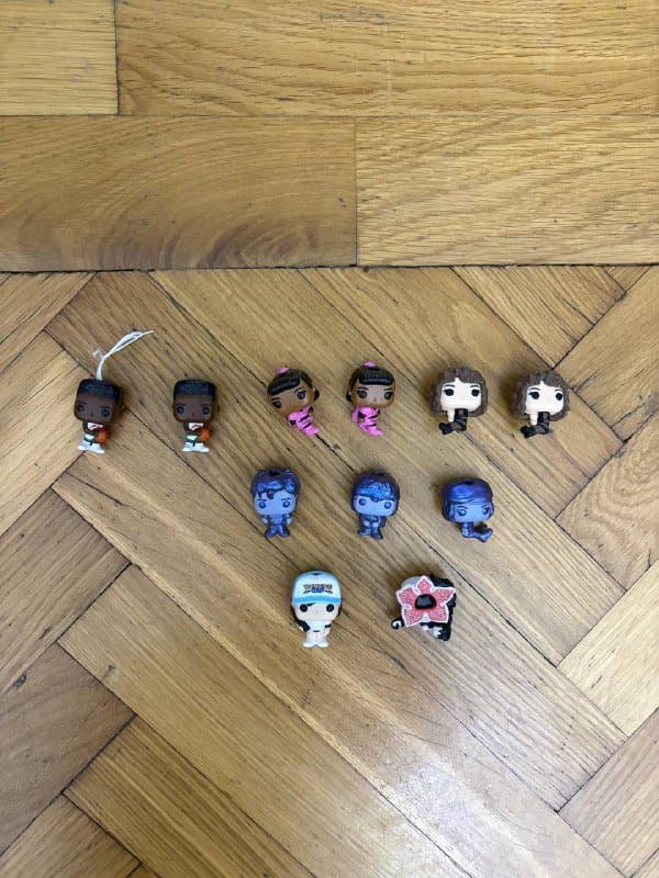 Фигурки из яиц Kinder Joy серия Очень странные дела