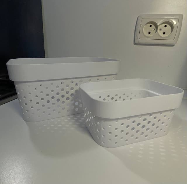 Белые контейнеры Jysk, Серые контейнеры, Мерный стаканчик, Стеклянная миска для хранения