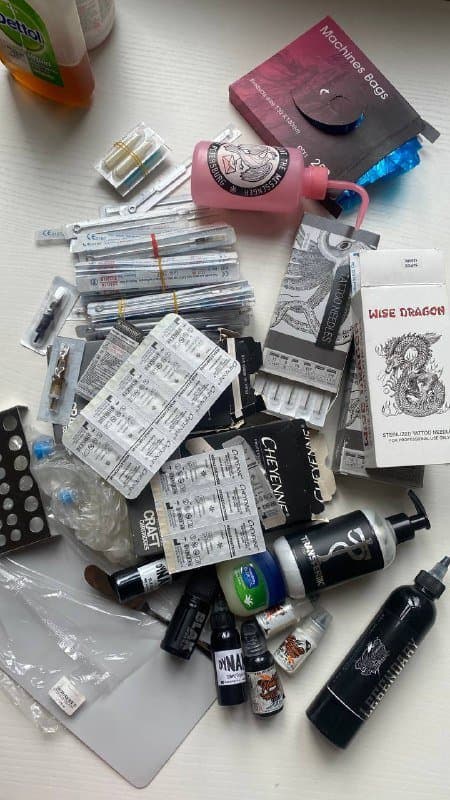 Татуировочные иглы, картриджи, краски, трансферная бумага, кожа