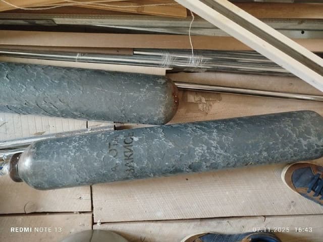 Барные стулья, бочка деревянная, двери, светильники, динамики, косилка, электронагреватель