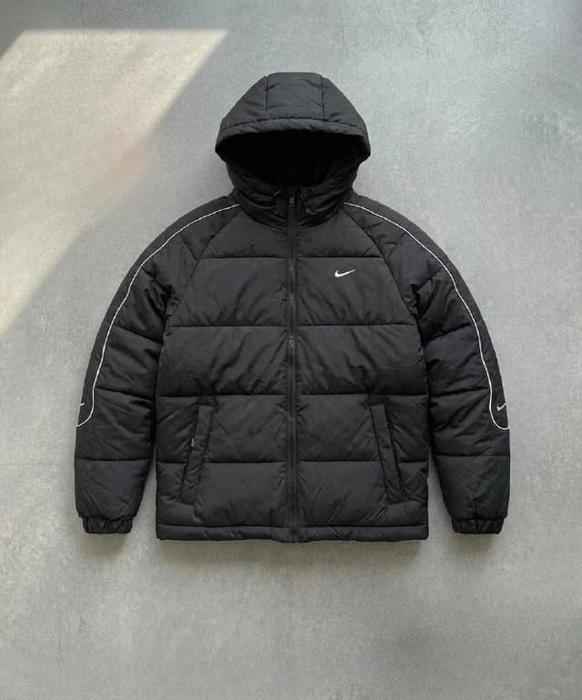 Мужские зимние куртки Nike черные и серые