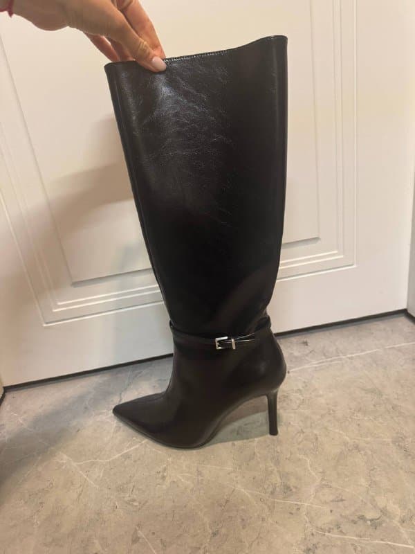 Женские черные кожаные сапоги 38 размер