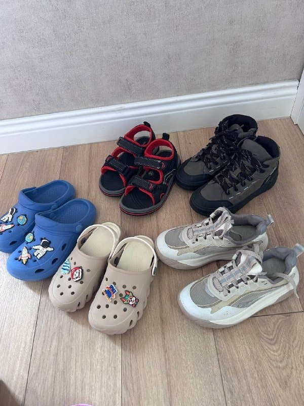 Ботинки Zara, Кроссовки Zara, Кроксы бежевые и голубые, Сандали детские