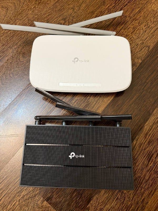 wi-fi роутер черный, белый