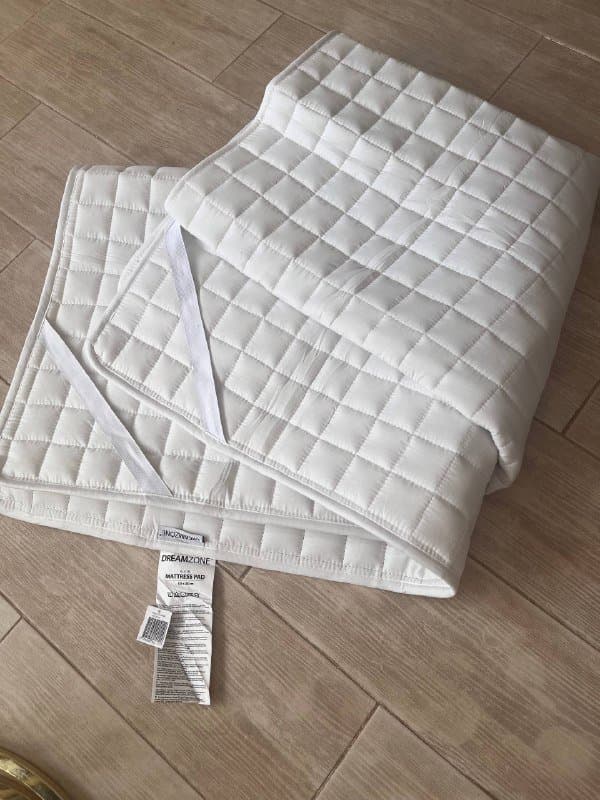 Наматрасник, шампуры, женская куртка, пальто, плащ, клеенка, тапочки резиновые