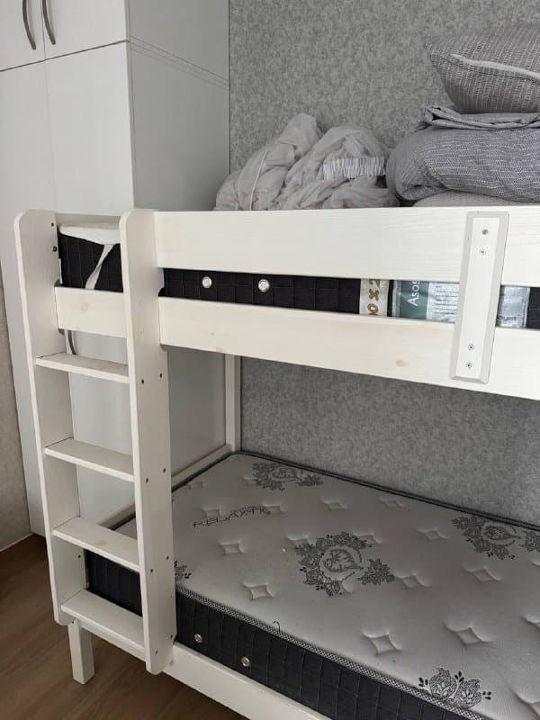 Двухъярусная кровать с ортопедическими матрасами 1